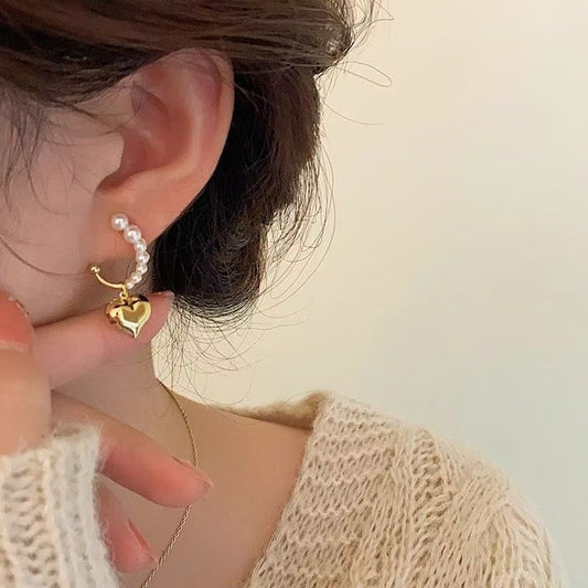Catch feelings n Pearls Earrings