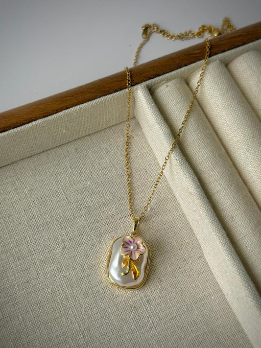 Old Elegance Vintage Necklace