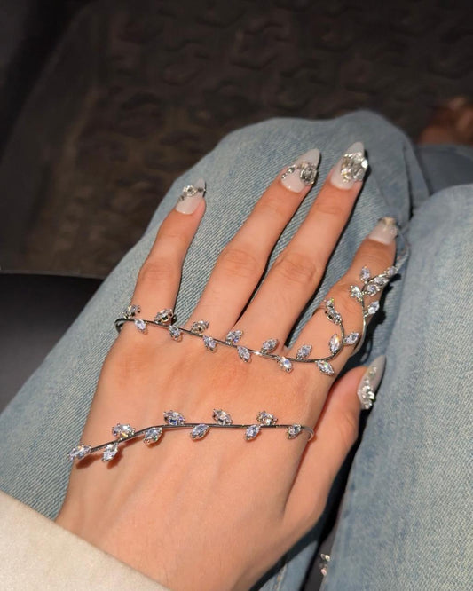 Sabrina Carpenter Core!Hand Jewellery