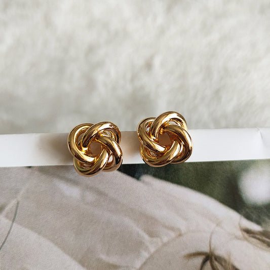 Gold intertwined Earrings
