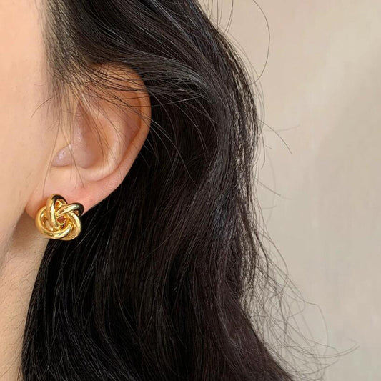 Gold intertwined Earrings