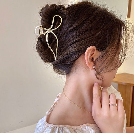 Golden-hour Coquette Hair Claw