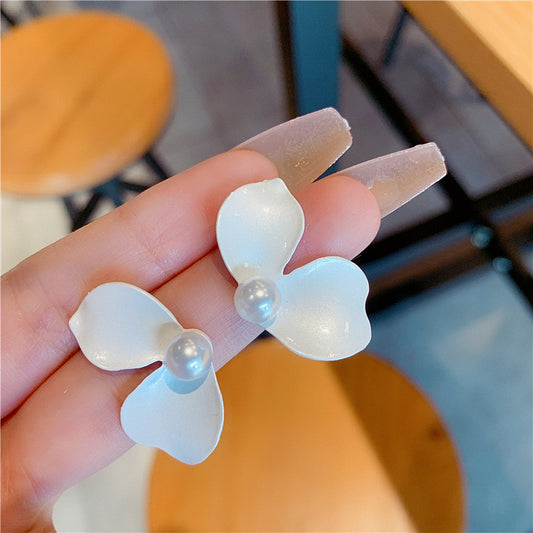 Delicately yours! Pearl Earrings