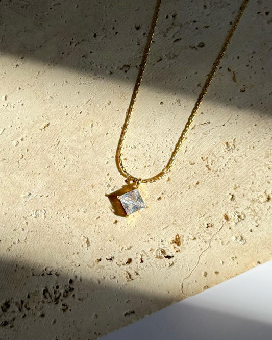 It’s a twinkle thing! Necklace