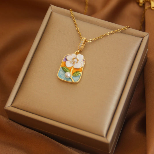 Pearl by the Horizon Vintage Necklace