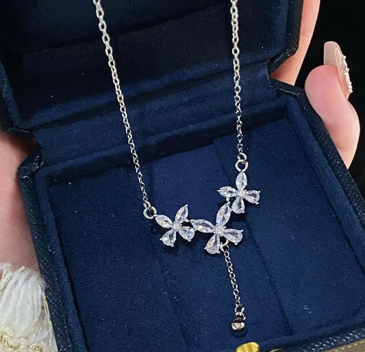 Gardenia Trinklet Necklace