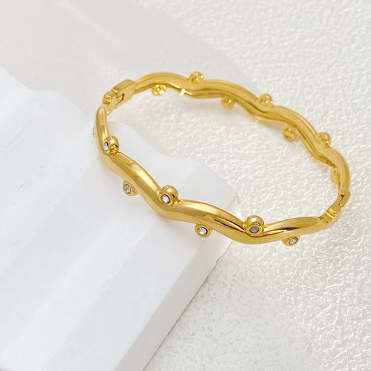 Wavy Amber Studded Bracelet