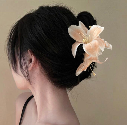 Blushing Lillies Hair Claw