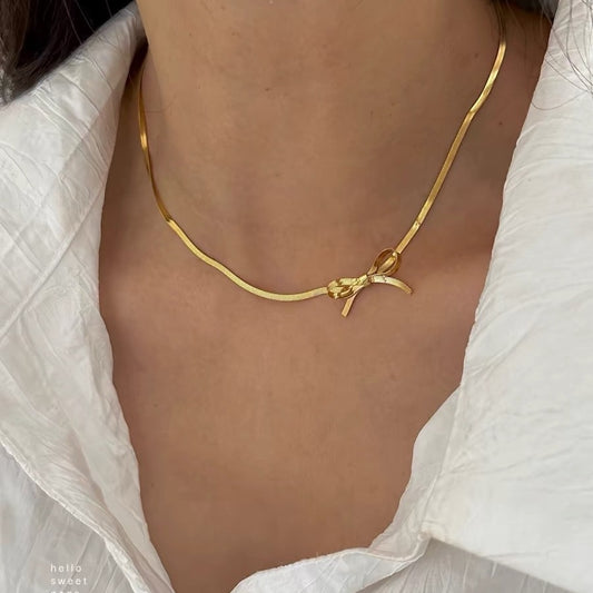Soft Knot Bow Necklace