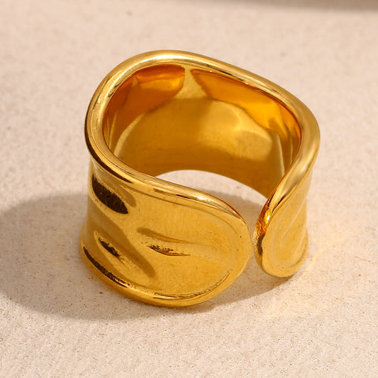 She’s got attitude! Ring