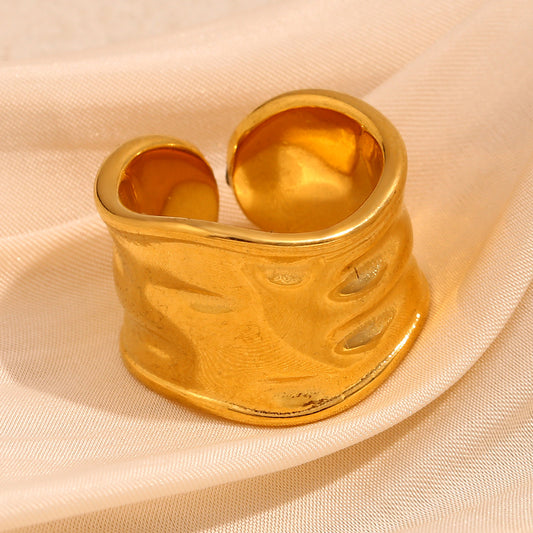 She’s got attitude! Ring