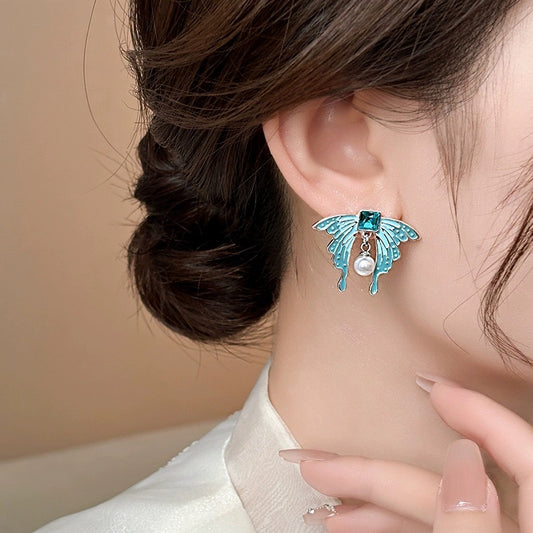 Sapphire Fluttercore Pearl Earrings