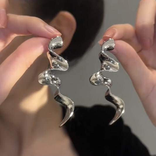 Dramatic Babe! Irregular Statement Earrings