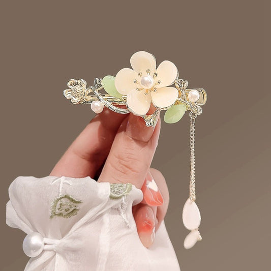 Lily Blossoms Pearl Hair Clip