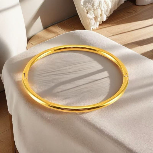 Call her Classy! Gold Bracelet