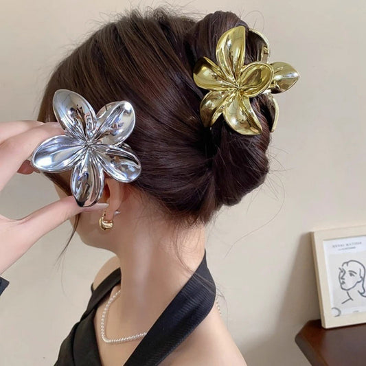 Lustrous Flower Pinteresty Claw Clip