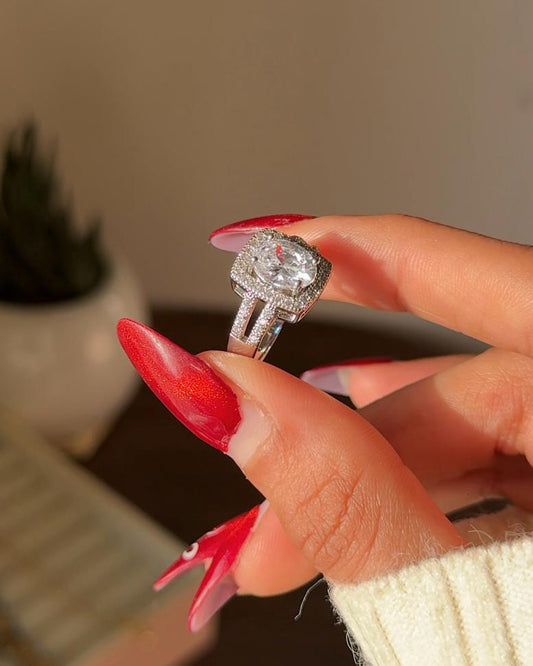 Main character Square-cut Ring