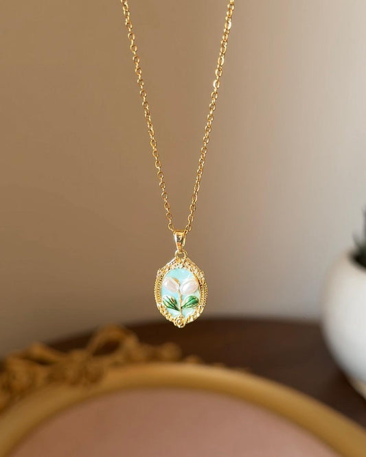 Tulip in the Garden!Vintage Necklace