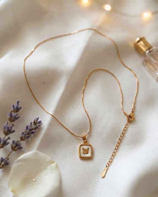 Fluttery Enchant Necklace