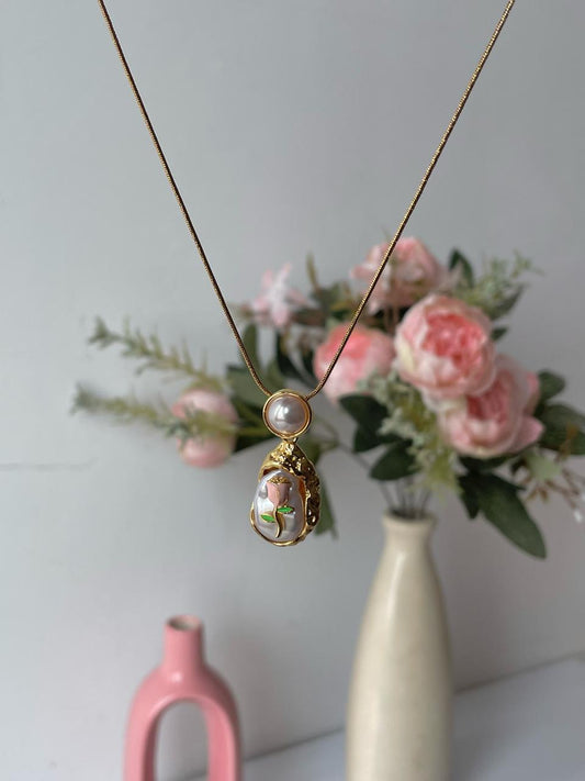 Very Vintage Rose Necklace