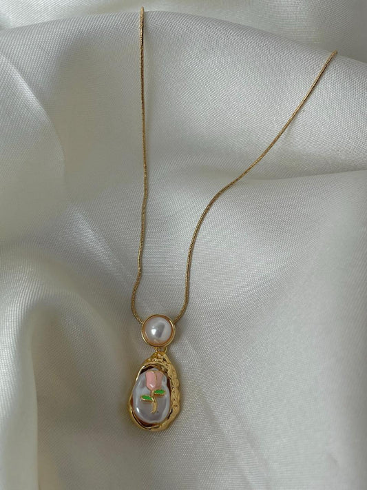 Very Vintage Rose Necklace