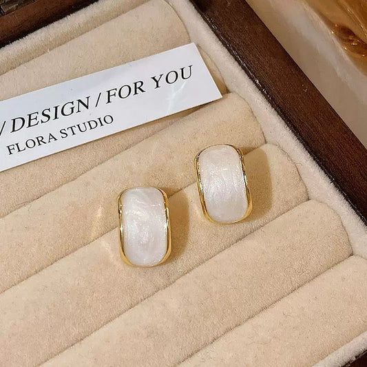 Minimal Drama Earring