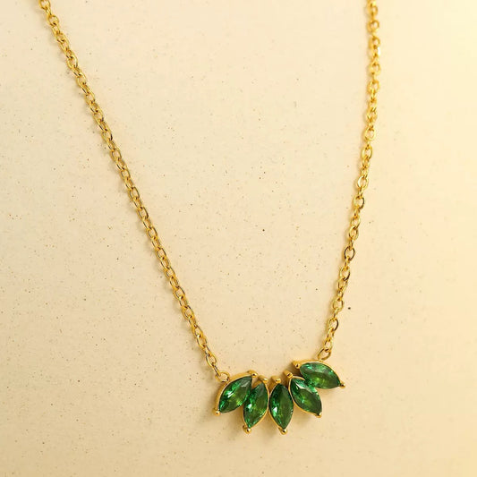 Petalled Dainty Green Necklace