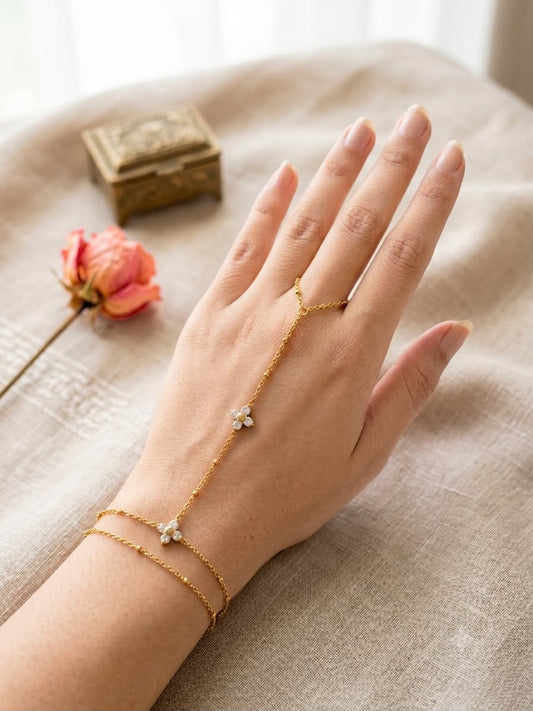 Dainty Petal Poise Haindchain