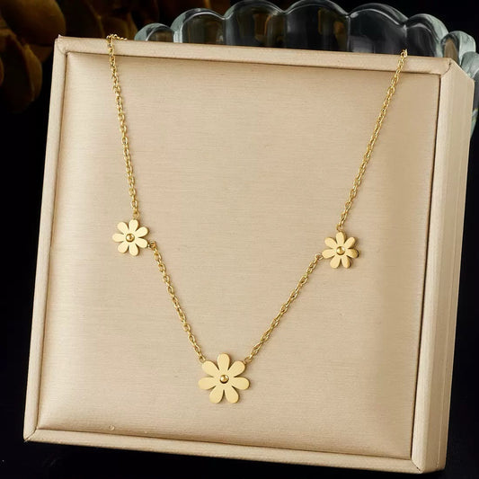 Trio Fleur Dainty Necklace