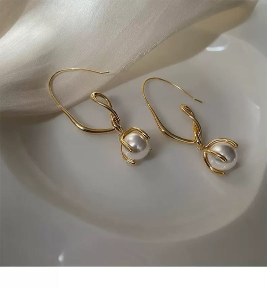Contemporary Twisted Pearl Earrings