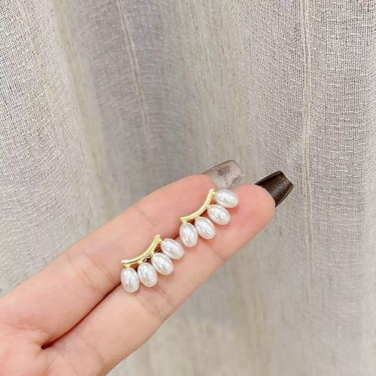 Pear-poetry Curved Stud Earrings