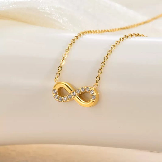 Timeless Loop Sparkle Necklace