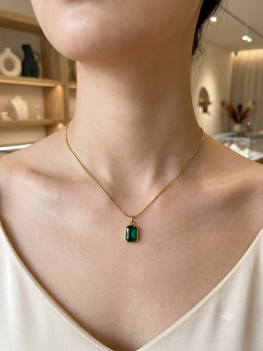 Name: Verdant Gleam Necklace
