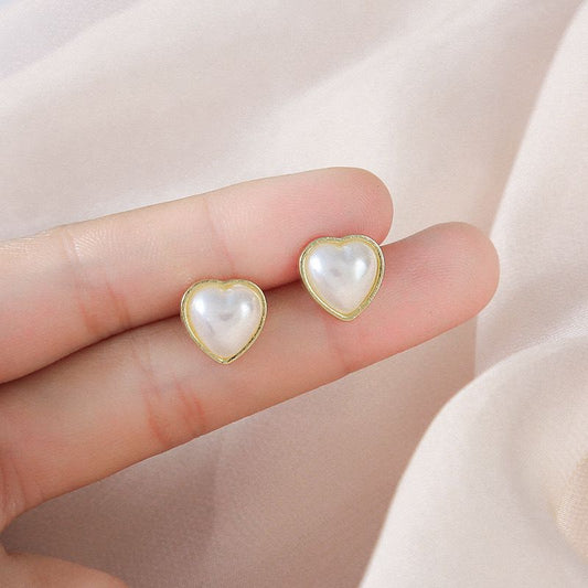 Minimal Pearl Heart Earrings