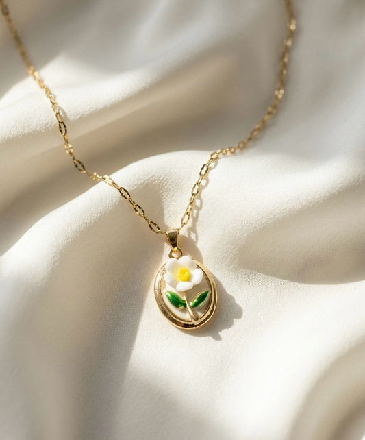 Poised Posy Necklace