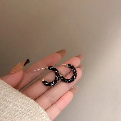 C shaped Retro Black Hoop earrings