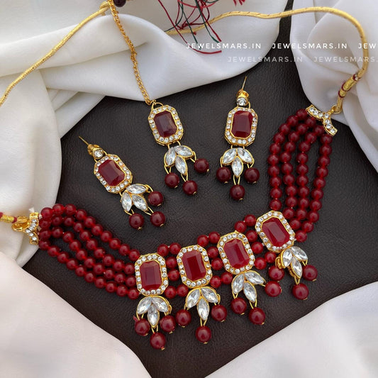 RIDDHI NECKLACE &amp; EARRINGS SET WITH MANGTIKA